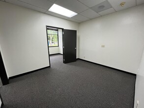 4002-4014 148th Ave NE, Redmond, WA for lease Interior Photo- Image 2 of 9