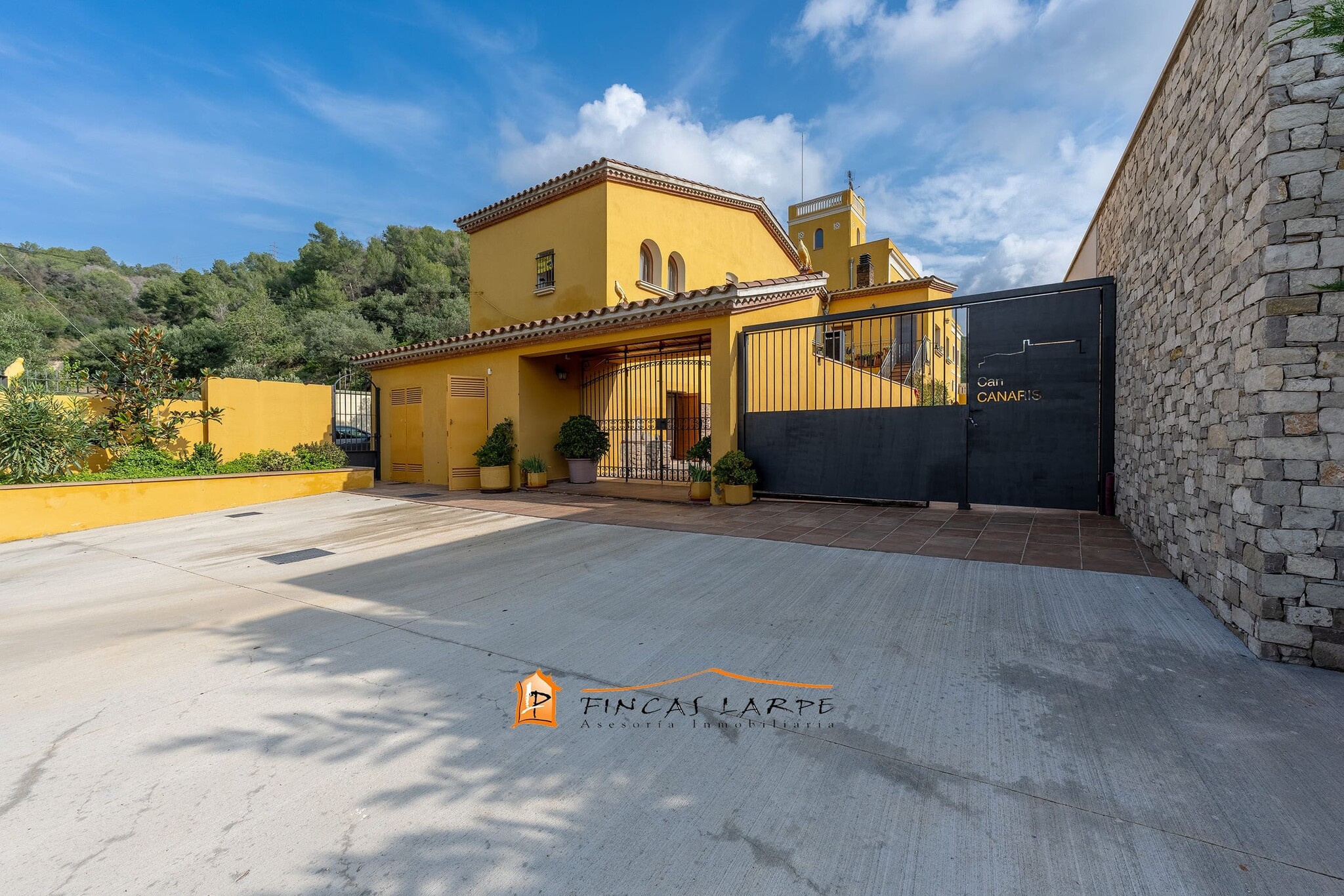 Retail in Sant Feliu de Llobregat, Barcelona for lease Primary Photo- Image 1 of 5