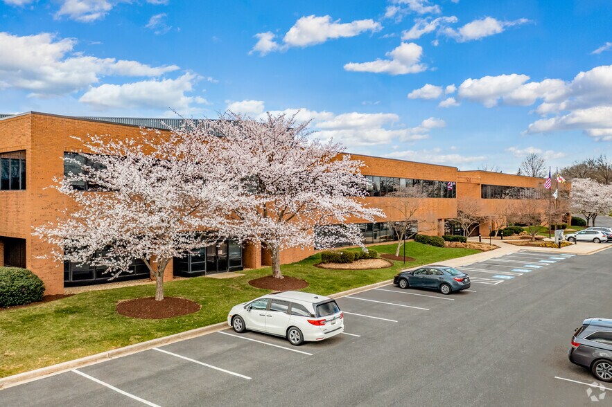 910 Clopper Rd, Gaithersburg, MD à louer - Photo du bâtiment - Image 2 de 21
