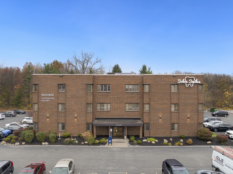 34501 Aurora Rd, Solon, OH for lease - Building Photo - Image 1 of 13