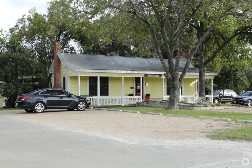 211 Railroad St, Buda, TX à vendre - Photo du bâtiment - Image 2 de 2