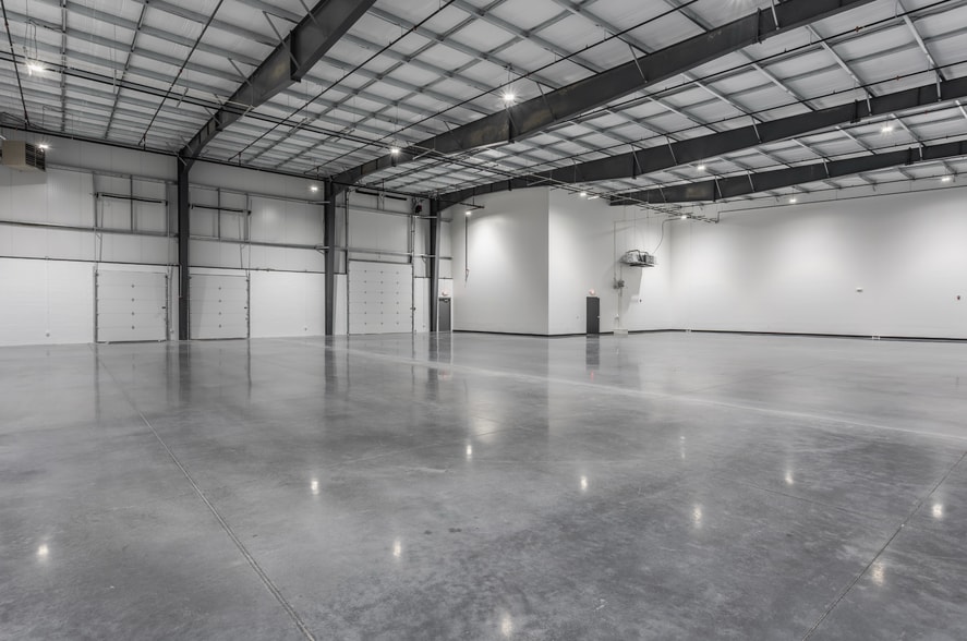 10890 Bennett Pkwy ext, Zionsville, IN for lease - Interior Photo - Image 3 of 5