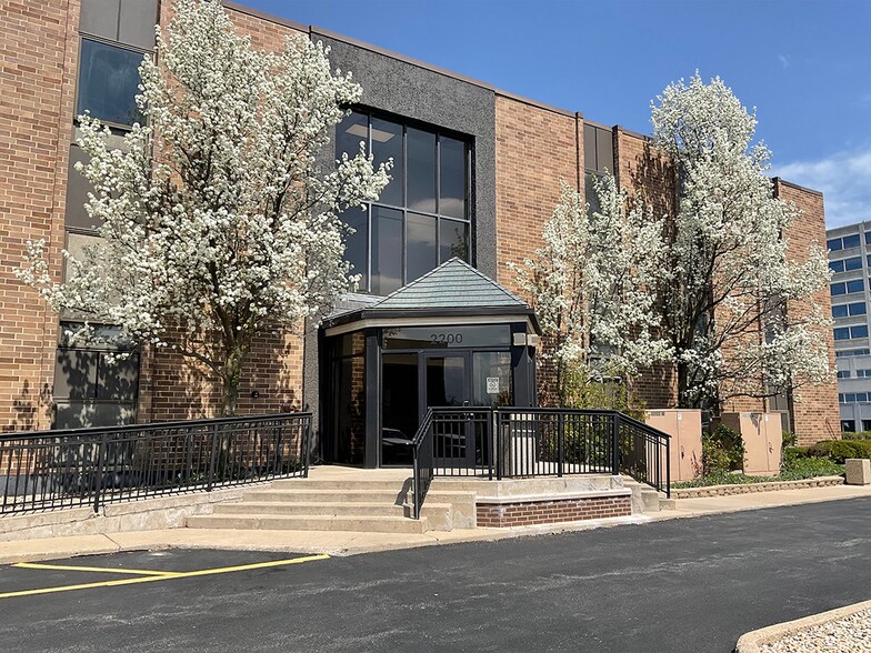 2200 S Main St, Lombard, IL à louer - Photo du bâtiment - Image 2 de 3