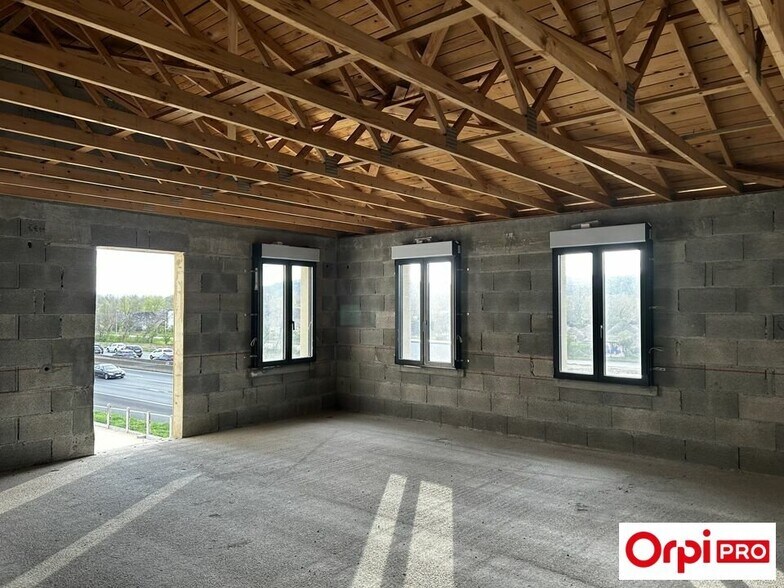 Office in Ternay for lease - Building Photo - Image 3 of 7