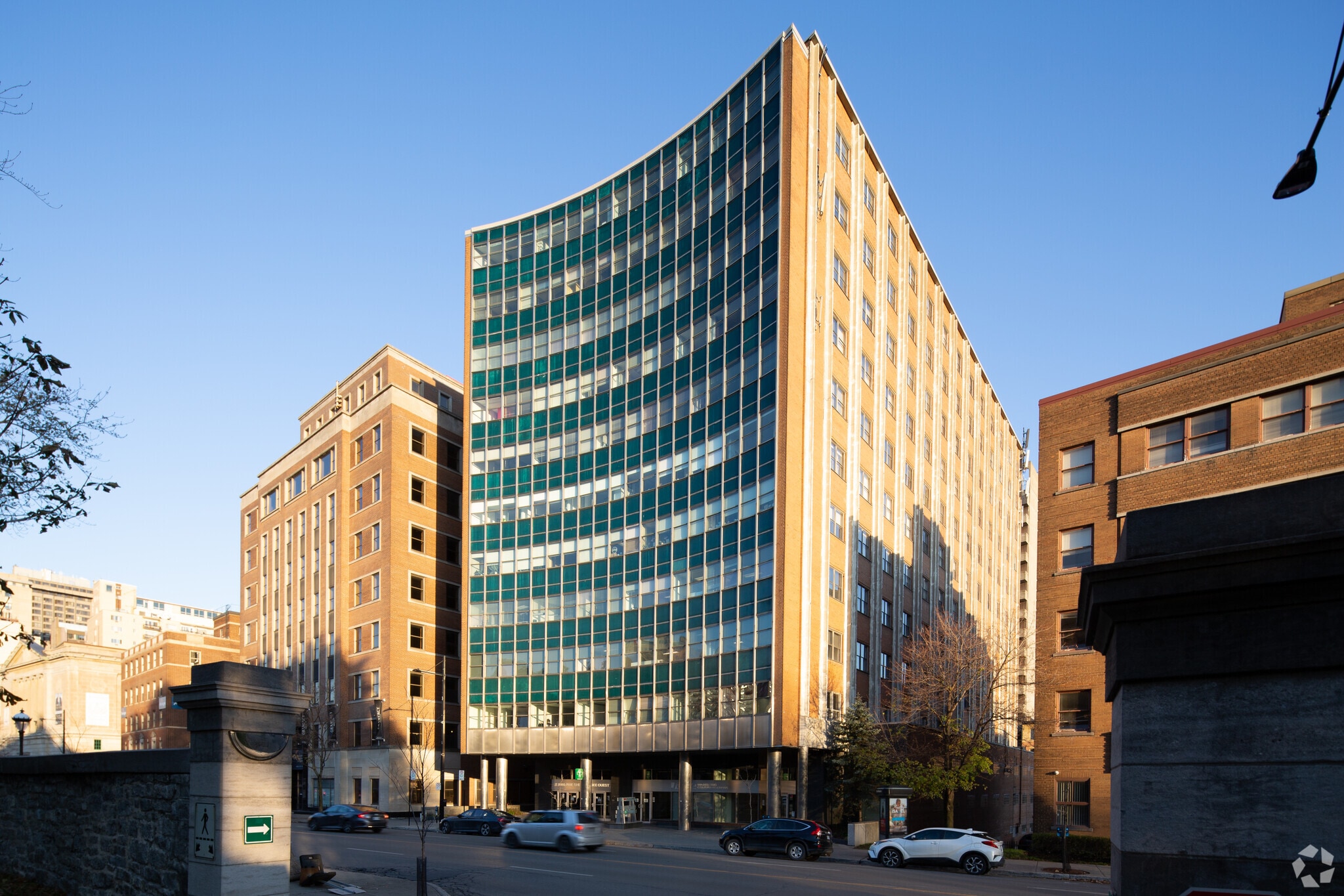 1980-1984 Rue Sherbrooke O, Montréal, QC for sale Primary Photo- Image 1 of 1