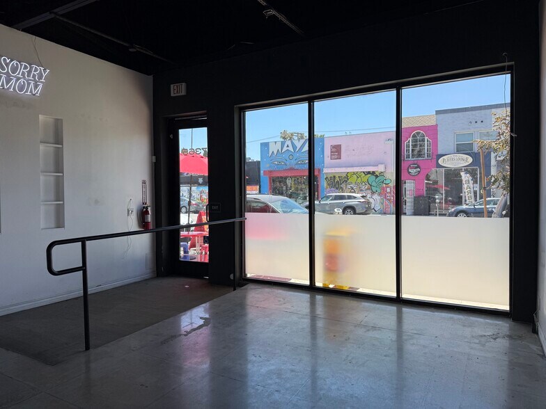7365 Melrose Ave, Los Angeles, CA à louer - Photo du bâtiment - Image 3 de 25