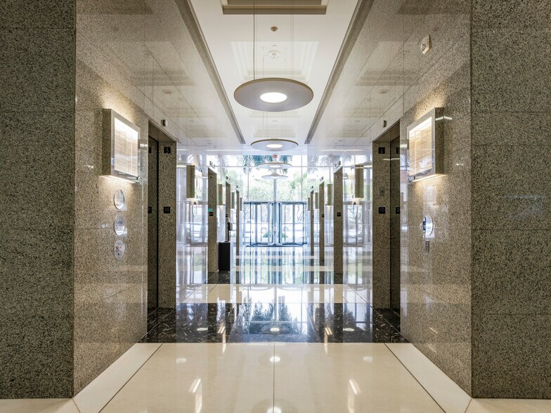150 W Flagler St, Miami, FL à louer - Hall d’entrée - Image 3 de 7
