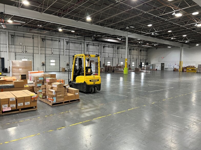 2001 Mirro Dr, Manitowoc, WI for lease - Interior Photo - Image 3 of 4