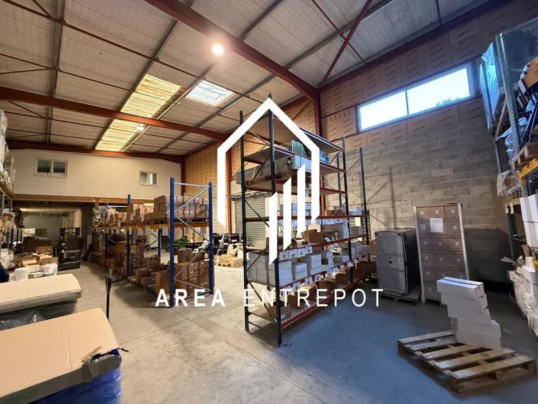 Flex in Aix-en-Provence for lease - Interior Photo - Image 1 of 7