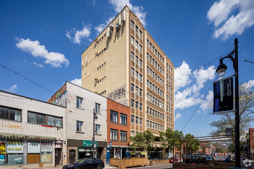 3981 Boul Saint-Laurent, Montréal, QC à louer - Photo du bâtiment - Image 2 de 4