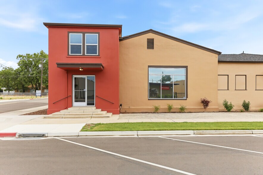 223 N Center St, Turlock, CA à louer - Photo du bâtiment - Image 2 de 18
