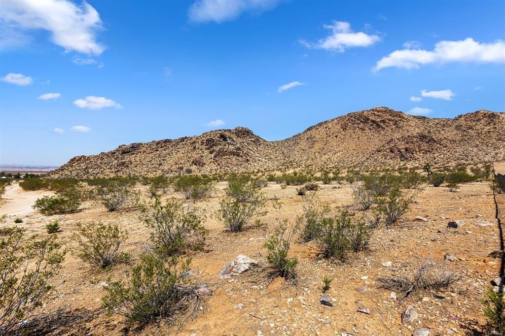 25522 Clark Dr, Apple Valley, CA for sale Primary Photo- Image 1 of 2