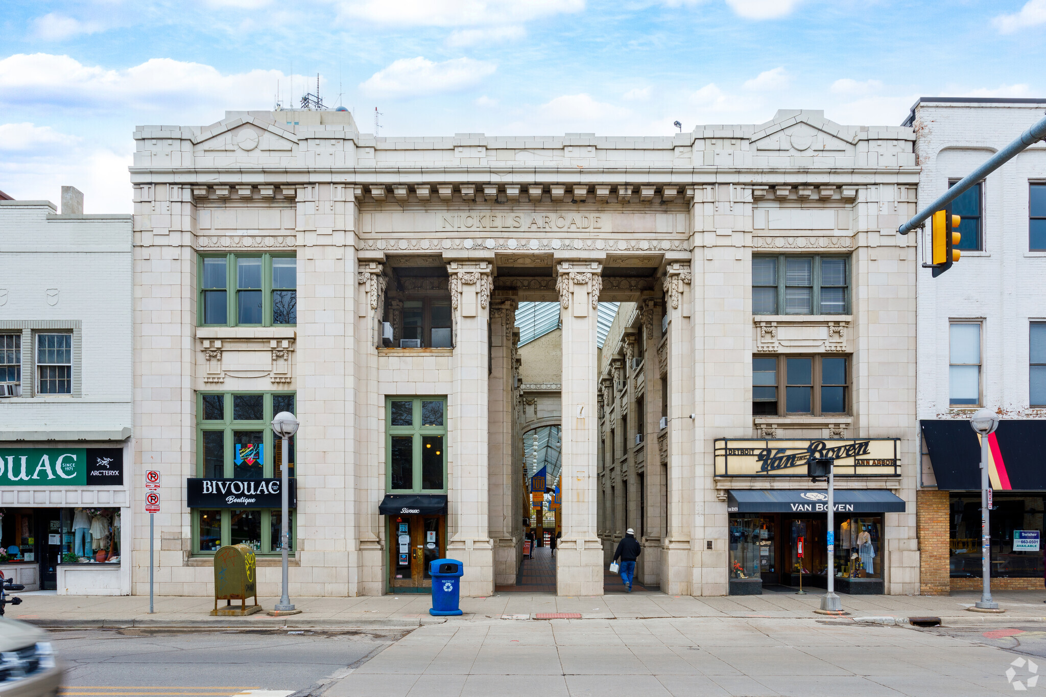 326-330 S State St, Ann Arbor, MI à louer Photo du bâtiment- Image 1 de 4