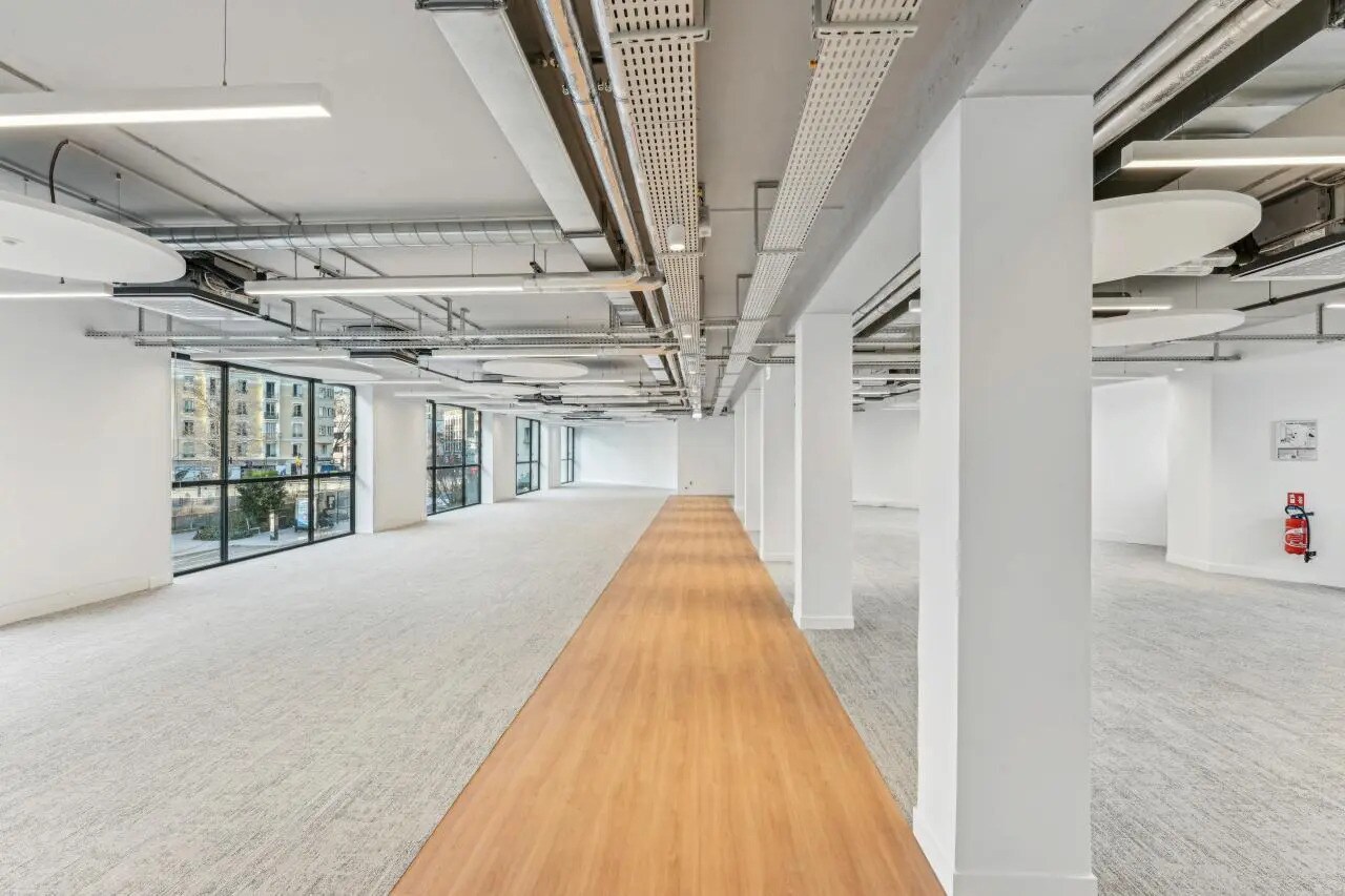 Office in Boulogne-Billancourt for lease Interior Photo- Image 1 of 1