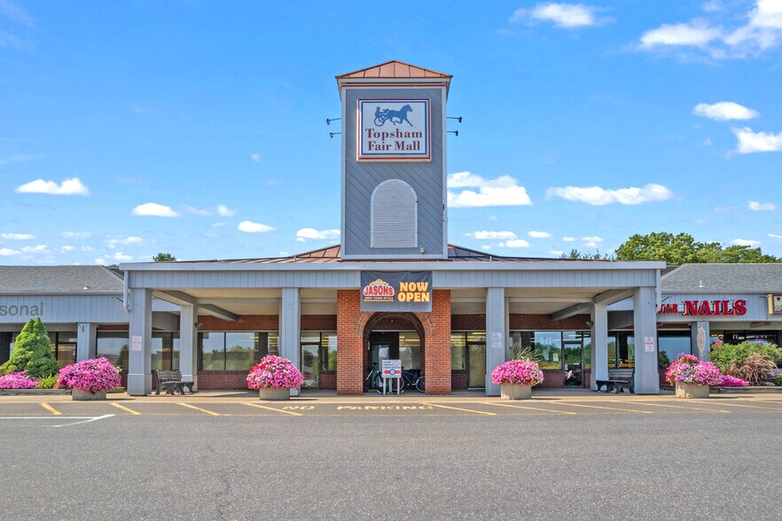 49-55 Topsham Fair Mall Rd, Topsham, ME à vendre - Photo du bâtiment - Image 2 de 7