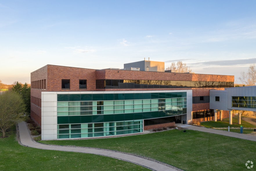 3503 Highpoint Dr N, Oakdale, MN à louer - Photo principale - Image 1 de 11