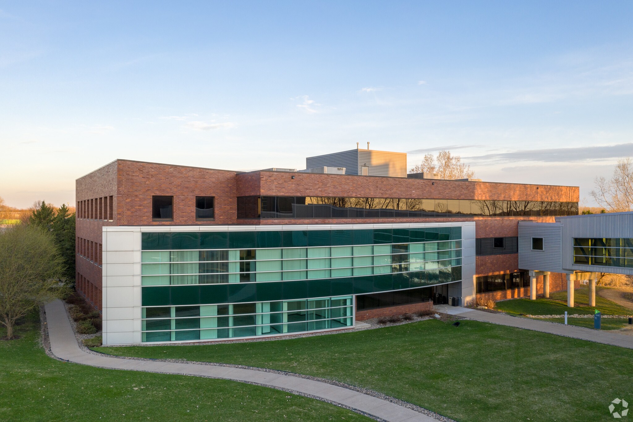 3503 Highpoint Dr N, Oakdale, MN à louer Photo principale- Image 1 de 12