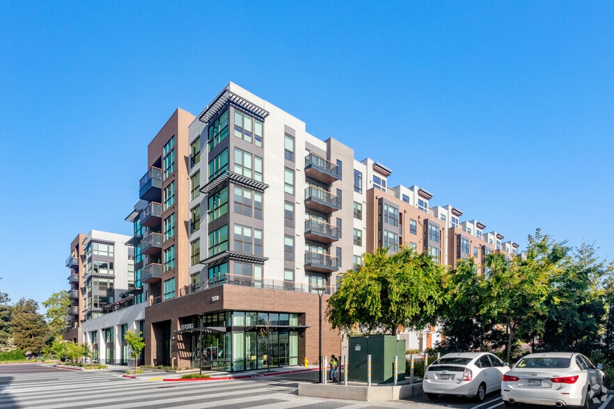 1001 N Shoreline Blvd, Mountain View, CA for lease - Building Photo - Image 3 of 6