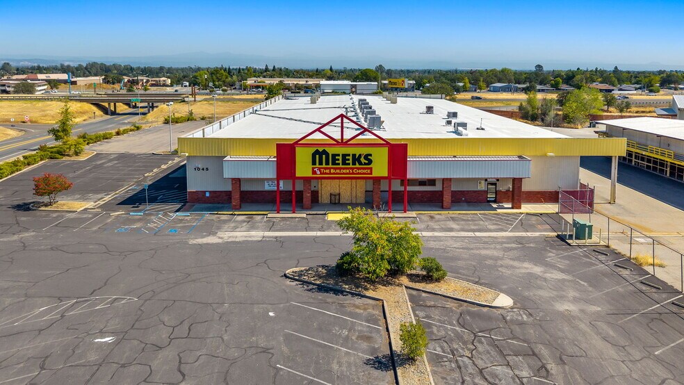1045 Twin View Blvd, Redding, CA for sale - Building Photo - Image 3 of 17