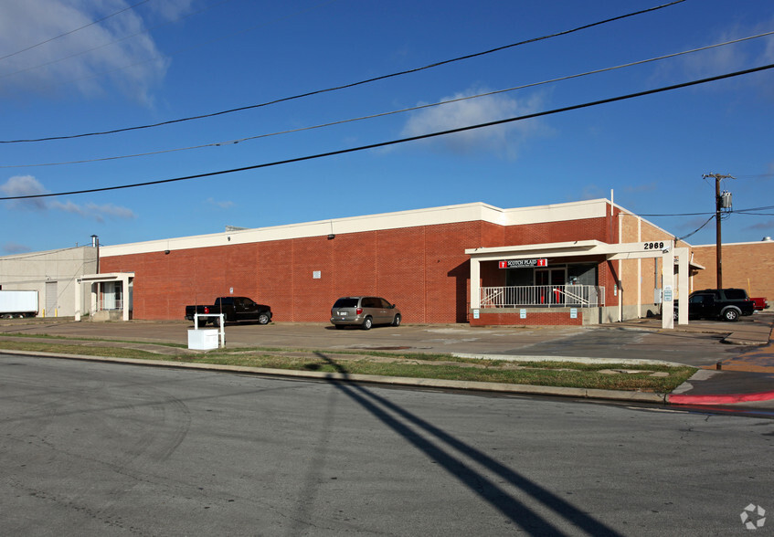 2939-2969 Reward Ln, Dallas, TX for lease - Building Photo - Image 1 of 3