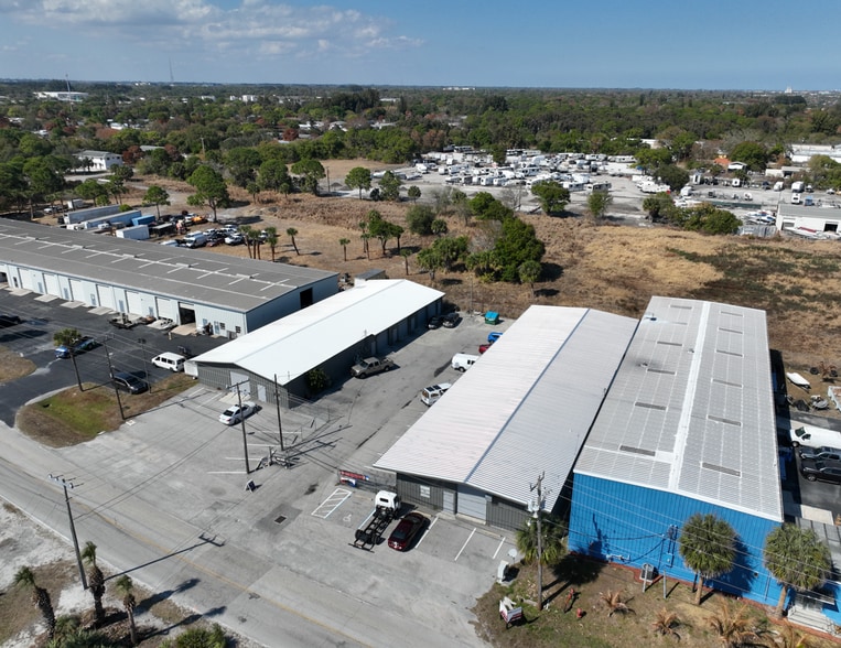 408-412 Farmers Market Rd, Fort Pierce, FL for sale - Building Photo - Image 2 of 12