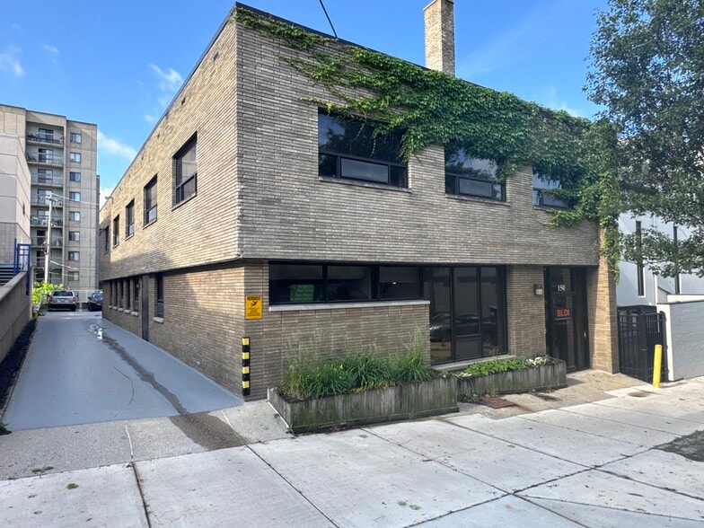 150 Fountain St, Grand Rapids, MI for lease - Building Photo - Image 1 of 14