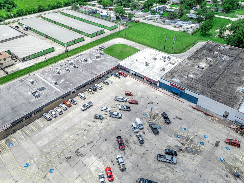 1200-1232 FM 1462 Rd, Alvin, TX for lease - Building Photo - Image 3 of 11