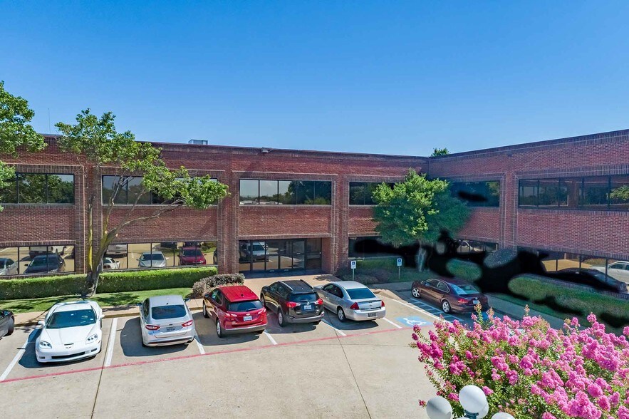 3740 N Josey Ln, Carrollton, TX à louer - Photo du bâtiment - Image 3 de 8
