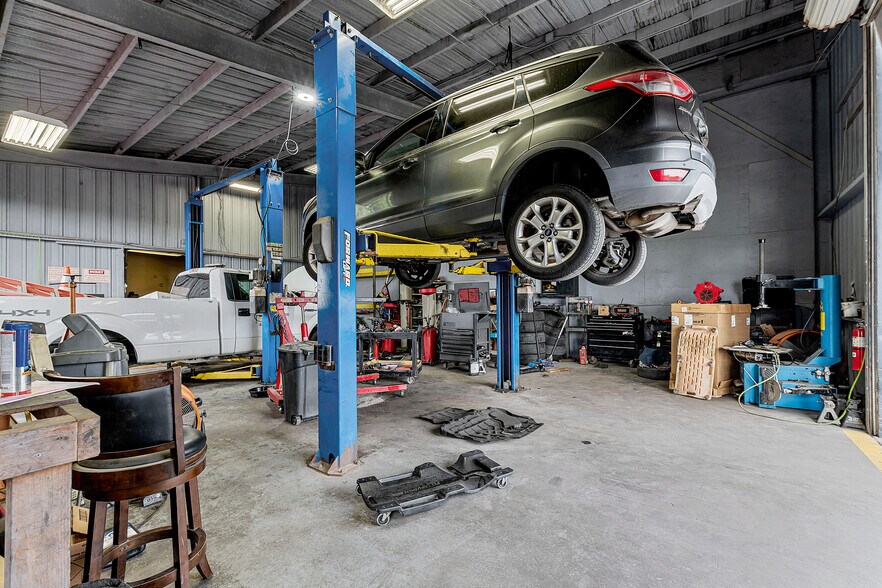 8130 N Orange Blossom Trl, Orlando, FL for sale - Interior Photo - Image 2 of 4