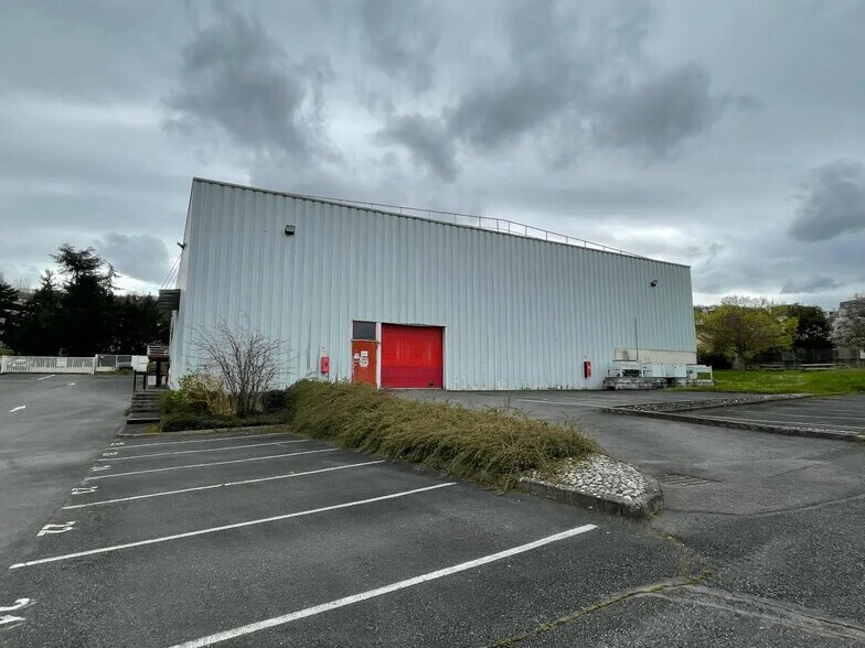 Flex dans Franconville à louer - Photo du bâtiment - Image 2 de 9