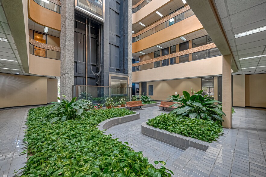 6100 Corporate Dr, Houston, TX for sale - Interior Photo - Image 3 of 8