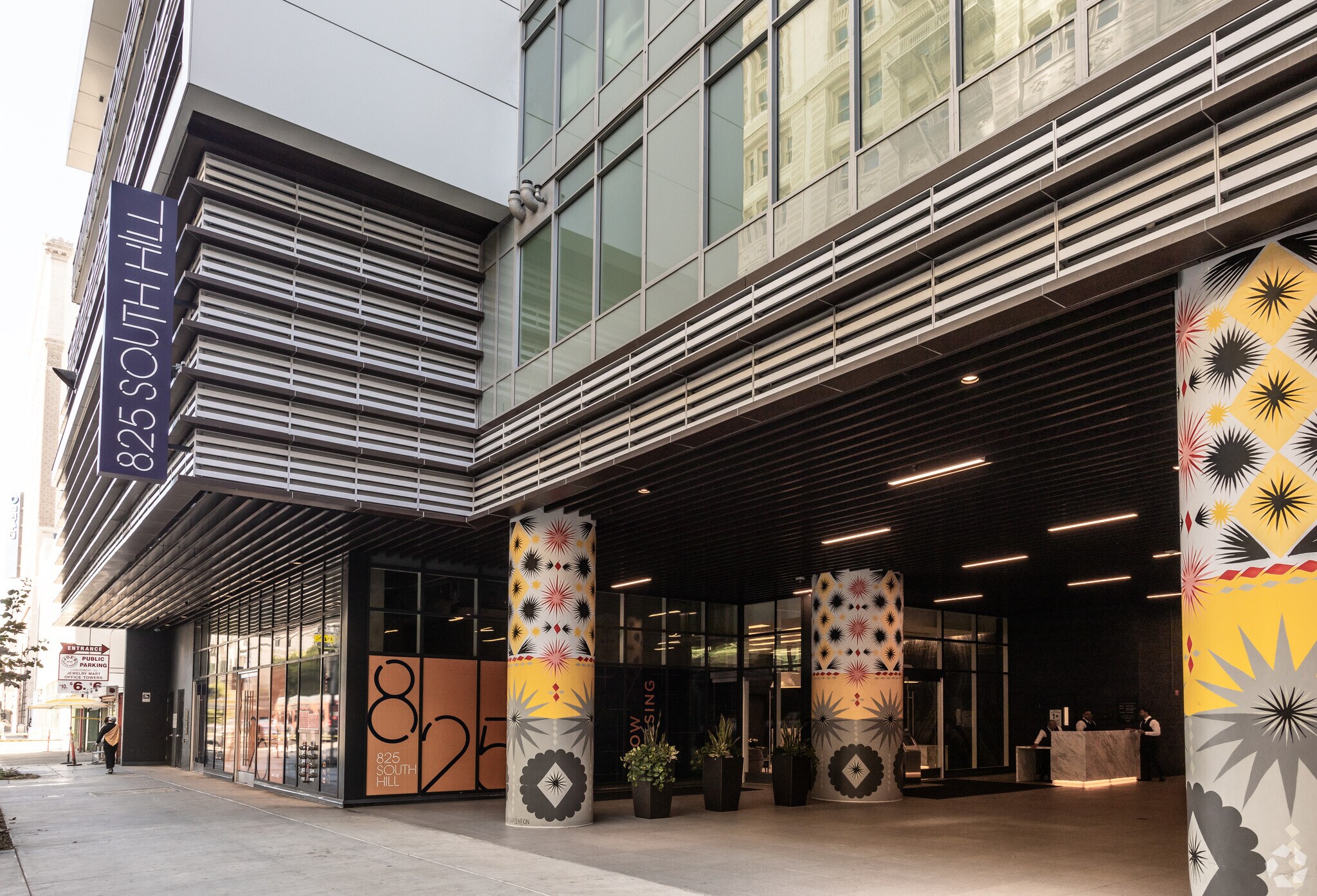 825 S Hill St, Los Angeles, CA à louer Photo principale- Image 1 de 14