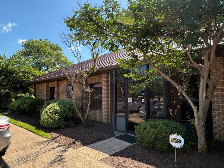 403 Chatham Sq, Fredericksburg, VA à vendre - Photo du bâtiment - Image 1 de 72