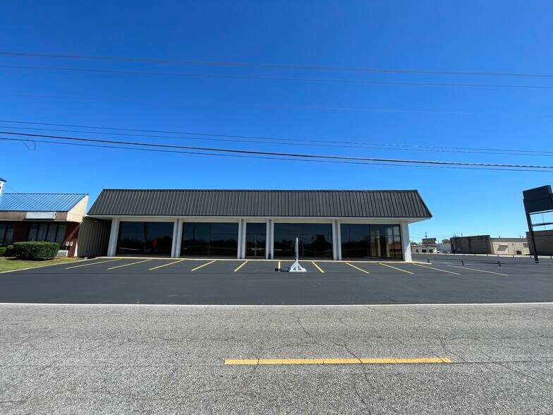 430 N Eastern Blvd, Montgomery, AL à louer - Photo du bâtiment - Image 2 de 6