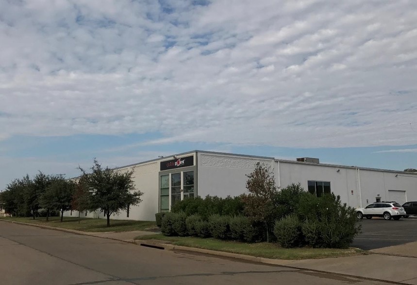 2816 Shamrock Ave, Fort Worth, TX for lease - Building Photo - Image 2 of 19