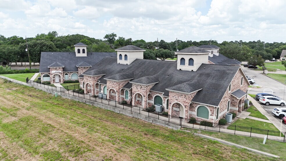 120 Eldridge Rd, Sugar Land, TX à vendre - Photo du bâtiment - Image 2 de 8