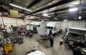 8 Prosper Ct, Lake In The Hills, IL à louer Photo intérieure- Image 1 de 2