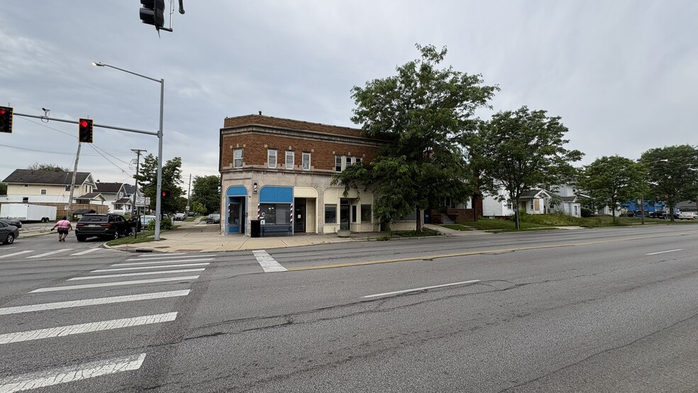 1469-1473 W Sylvania Ave, Toledo, OH for lease - Building Photo - Image 2 of 4