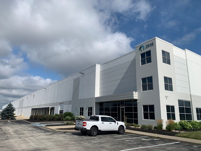 2516-2548 Airwest Blvd, Plainfield, IN à louer - Photo du bâtiment - Image 2 de 5