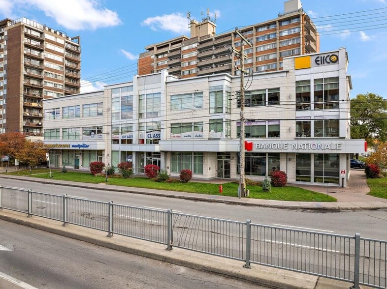 150 Boul De La Côte-Vertu, Saint-Laurent, QC à louer - Photo principale - Image 1 de 5