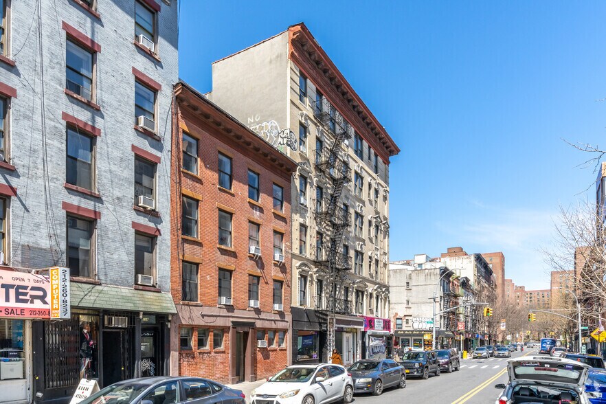 212 Avenue B, New York, NY à louer - Photo du bâtiment - Image 3 de 5