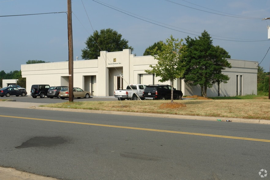 4000 Stuart Andrew Blvd, Charlotte, NC for sale - Primary Photo - Image 1 of 4
