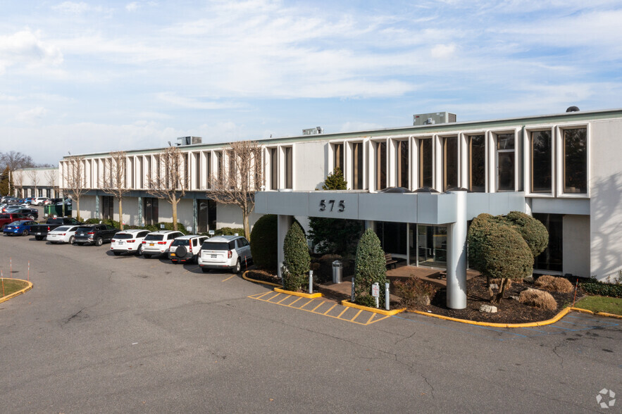 575 Underhill Blvd, Syosset, NY for lease - Building Photo - Image 1 of 9