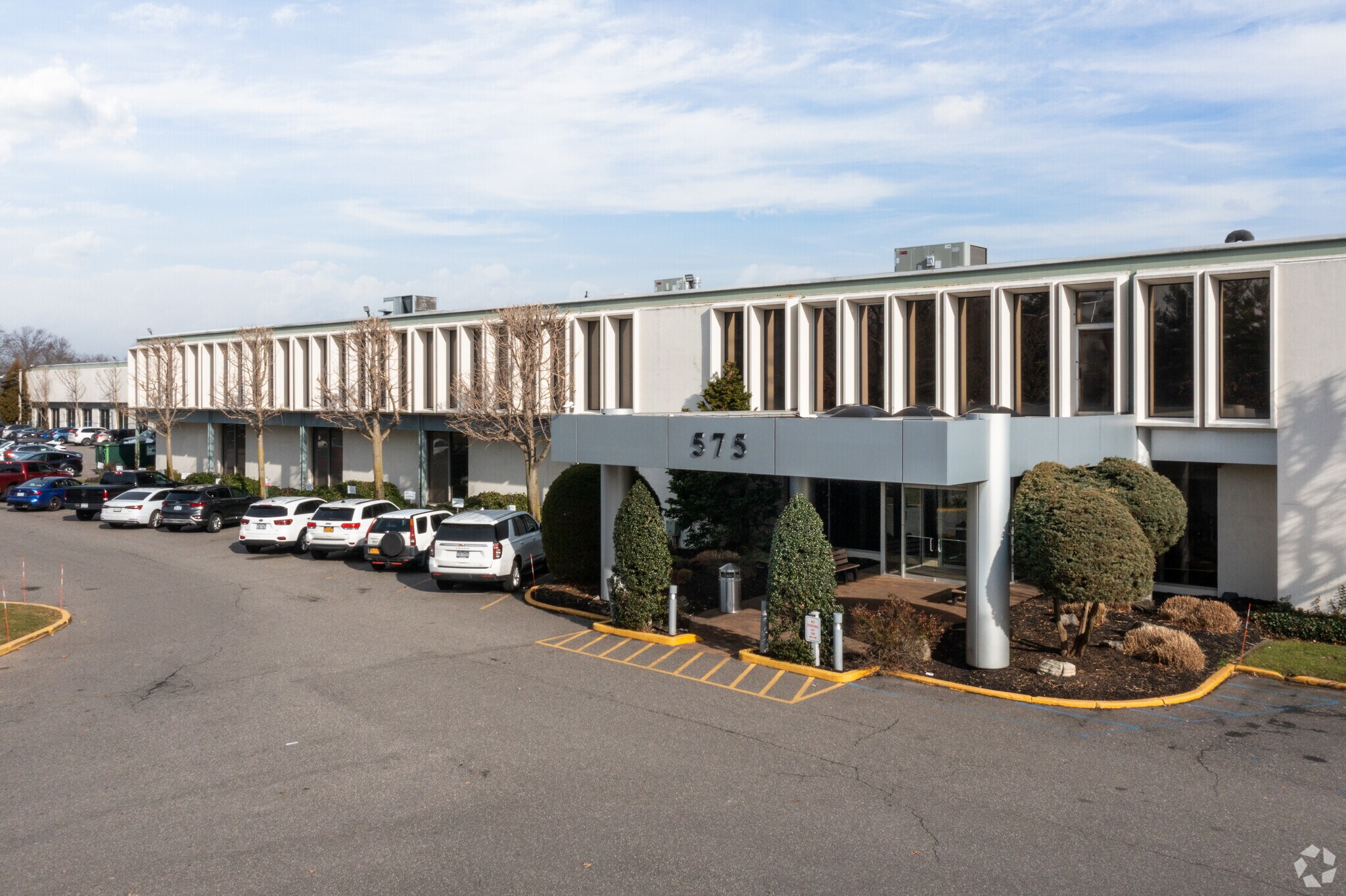 575 Underhill Blvd, Syosset, NY à louer Photo du bâtiment- Image 1 de 10
