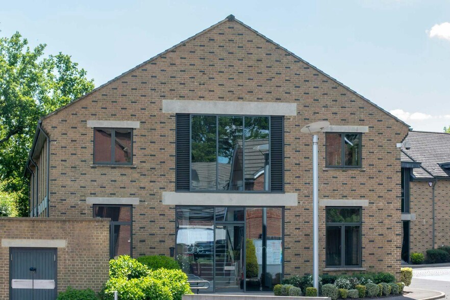The Courtyard, Eastern Road, Bracknell à louer - Photo du bâtiment - Image 3 de 13
