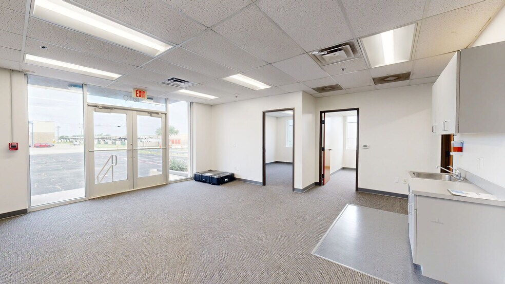 1810 Kelly Blvd, Carrollton, TX à louer - Numérisation 3D de Matterport - Image 2 de 21