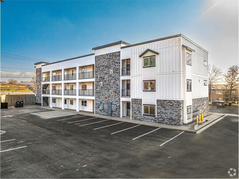 36 W 1600 N, Sunset, UT for sale - Primary Photo - Image 1 of 47