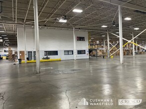 9450 Allen Dr, Valley View, OH for lease Building Photo- Image 2 of 9