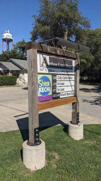 137 Oliver, Kechi, KS à louer - Photo du bâtiment - Image 2 de 4