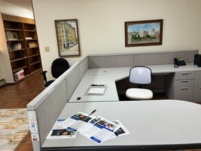201 Adams St, Fairmont, WV for lease Lobby- Image 2 of 13